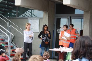 Mesdames_Flessel_et_Kiraly_rpondent_aux_questions_des_enfants